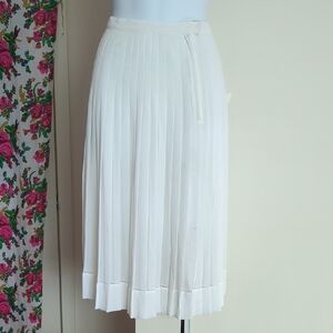 🤍 Vintage Albert Nipon White Pleated Skirt